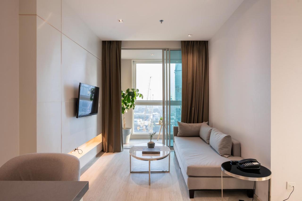 Jasmine 59 Hotel Bangkok Luaran gambar A living room in a micro apartment