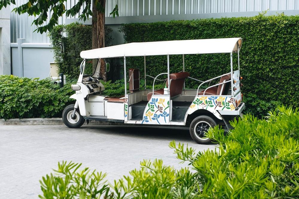 Jasmine 59 Hotel Bangkok Luaran gambar A tuk-tuk in Bangkok