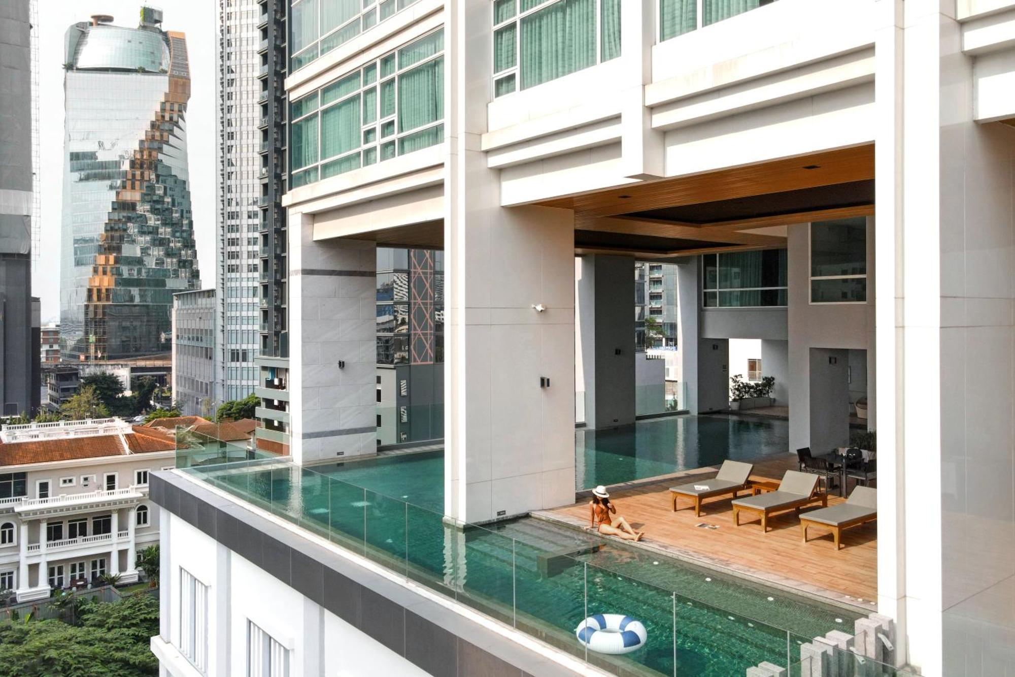 Jasmine 59 Hotel Bangkok Luaran gambar The swimming pool at the 13th floor