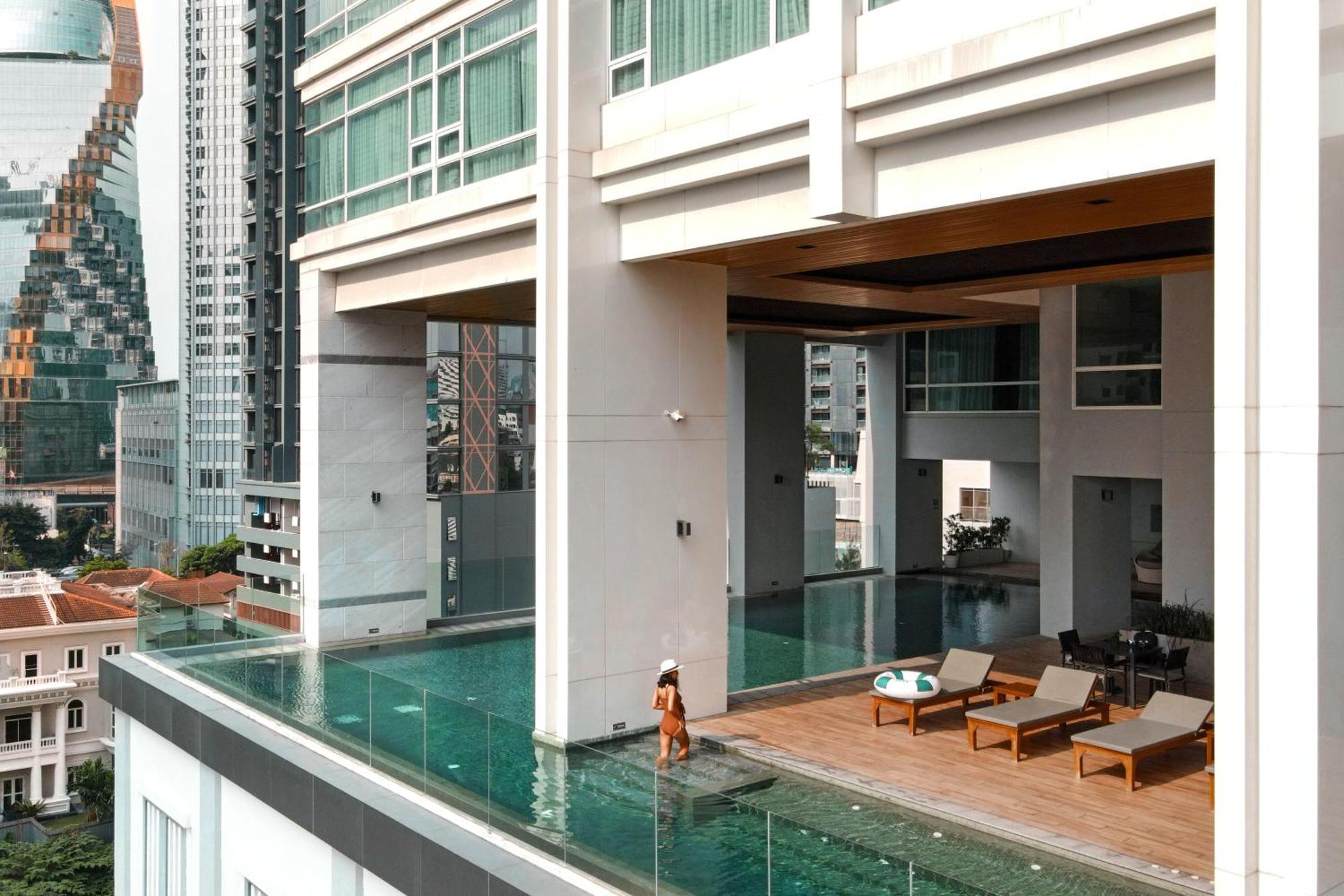Jasmine 59 Hotel Bangkok Luaran gambar The swimming pool at the 10th floor